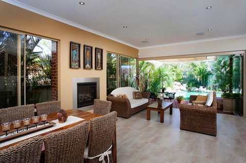 Summit Home Improvements - Noosa Builders 0