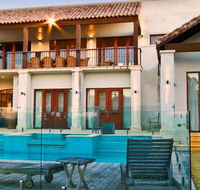 MacKinnon T R  Co - Noosa Builders