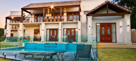 MacKinnon T R & Co - Noosa Builders 0