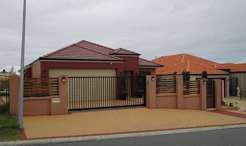 Ausmak Holdings Pty Ltd - Noosa Builders 1