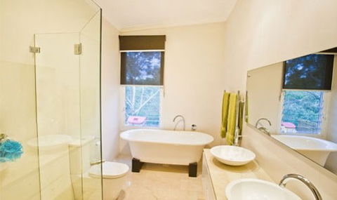 Wal Robbins Additions Pty. Ltd. - Noosa Builders 1