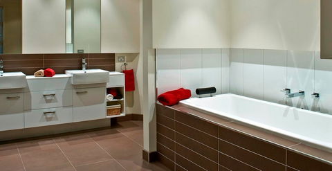 A.P.T. Construction Group - Noosa Builders 0