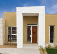 C  J Designer Homes - Noosa Builders