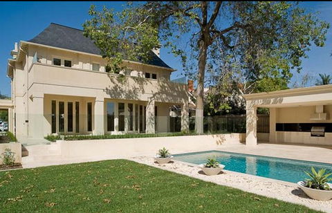 Royale Construction & Development Enterprises Pty Ltd - Noosa Builders 0