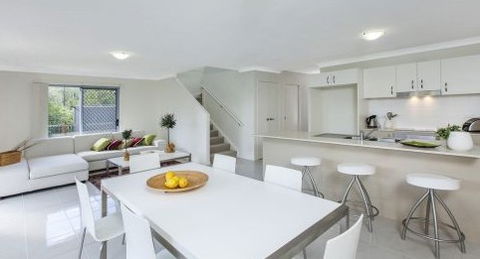 AVJennings - Noosa Builders 1